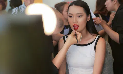 Những xu hướng trang điểm ở AVIFW Xuân Hè 2019 khiến chị em `đứng ngồi không yên`